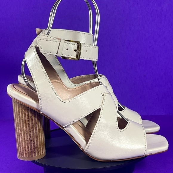 Cole Haan Women's Reina City Sandals Block Heel Strappy Ivory Shoe Size 8.5-NEW - Picture 1 of 10
